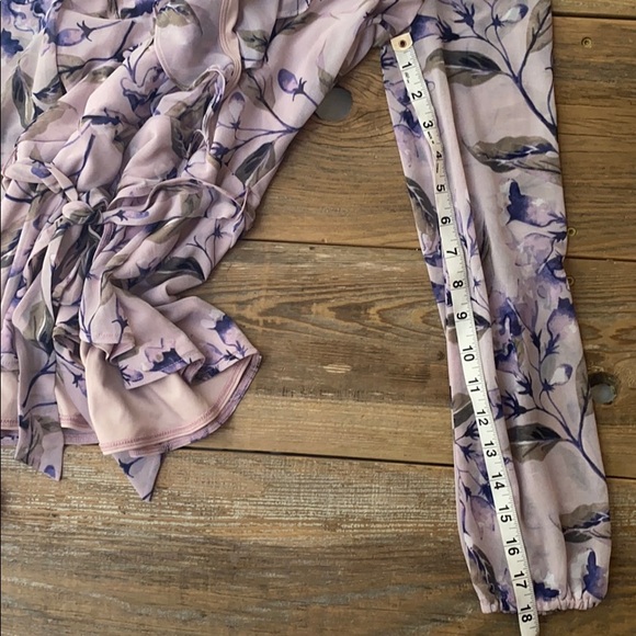 Beautiful Goldray floral wrap blouse - Picture 7 of 7